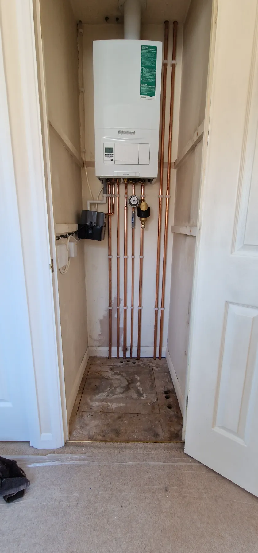 Neat piping and gas valves